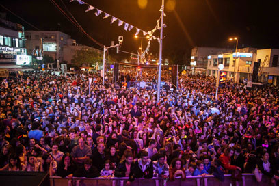 חגיגות במרכז הכרמל בחיפה (צילום: אבישג שאר-ישוב) (צילום: אבישג שאר-ישוב)