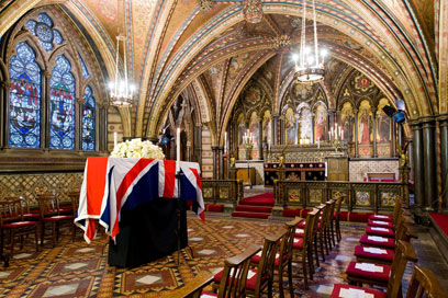 הארון מוצב בקתדרלת סנט מרי אנדרקרופט לטקס מצומצם שנערך אתמול (צילום: EPA) (צילום: EPA)
