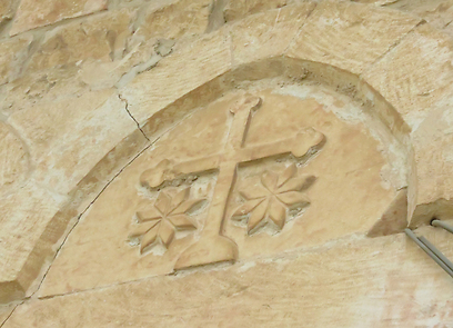 עוד מבט על קיר מעוטר בכנסייה בפסוטה (צילום: מיכל שילוח) (צילום: מיכל שילוח)