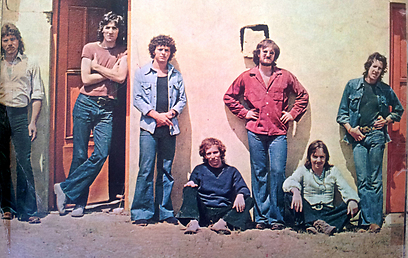 "היינו יחסית ילדים טובים". עטיפת האלבום "צפוף באוזן", 1975 (צילום: עטיפת האלבום) (צילום: עטיפת האלבום)
