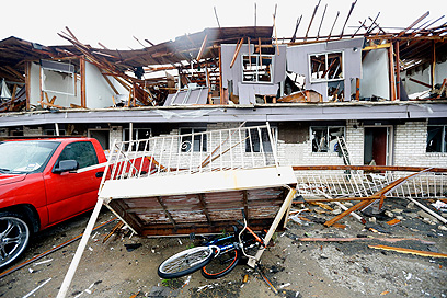 תושבים תיארו את המצב בווסט כאילו עברה שם סופת טורנדו (צילום: AP) (צילום: AP)