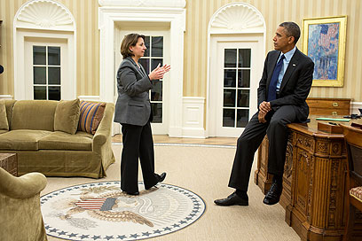 אובמה מקבל את הבשורה על לכידת המחבל השני (צילום: AFP PHOTO, THE WHITE HOUSE, Pete Souza) (צילום: AFP PHOTO, THE WHITE HOUSE, Pete Souza)