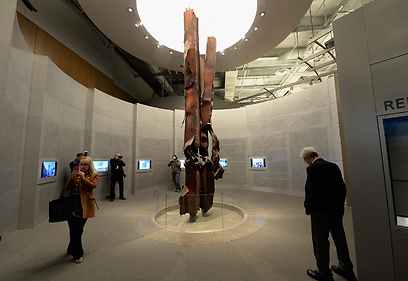 קורות ממגדלי התאומים מוצגות במוזיאון המרכז (צילום: AFP) (צילום: AFP)