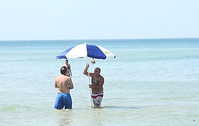 שבת של שמש בחוף תל אביב (מוטי קמחי) (מוטי קמחי)