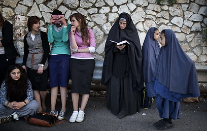 מתפללות במירון (צילום: AFP) (צילום: AFP)
