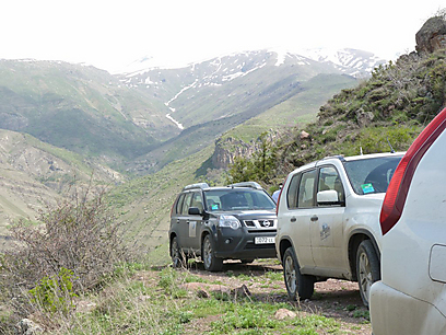 מסע פתיחת ציר בארמניה - בודקים את השטח שוב ושוב (צילום: נילה מרקס ) (צילום: נילה מרקס )