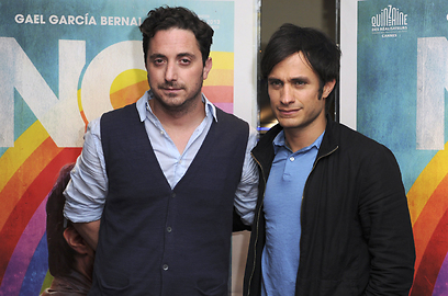 גאל גרסיה ברנאל (מימין) עם הבמאי פאבלו לראין (צילום: MCT) (צילום: MCT)