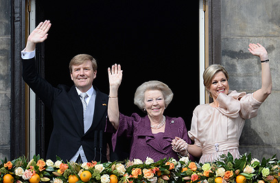 המלכה לשעבר נפרדת לשלום מנתיניה (צילום: AFP) (צילום: AFP)