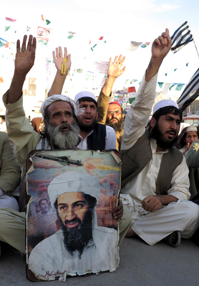 תומכי בן לאדן, בהפגנה בפקיסטן לרגל שנתיים למותו (צילום: EPA) (צילום: EPA)