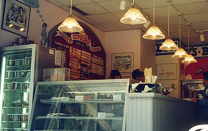 שנות ה-90. גלידריה של בן אנד ג'ריס (צילום: צילום בן & ג'ריס) (צילום: צילום בן & ג'ריס)
