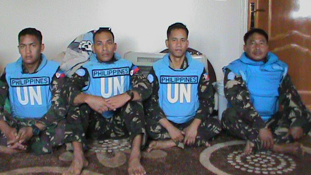 הפקחים הפיליפינים שנחטפו על-ידי המורדים בסוריה ()