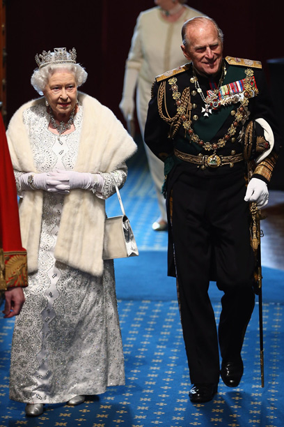 המלכה והנסיך לאחר הנאום (צילום: AFP) (צילום: AFP)