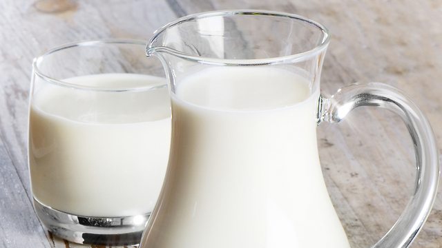 סידן. מצוי לרוב במוצרי חלב אך ניתן למצוא אותו גם במזונות אחרים (צילום: shutterstock) (צילום: shutterstock)