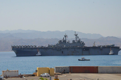 הספינה אמריקנית בנמל אילת, הבוקר (צילום: מאיר אוחיון) (צילום: מאיר אוחיון)
