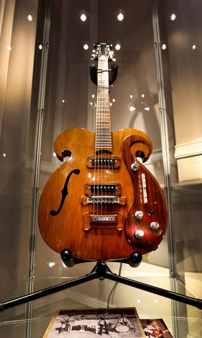 הגיטרה הוצגה במוזיאון באירלנד בשבועות האחרונים (צילום: AP) (צילום: AP)
