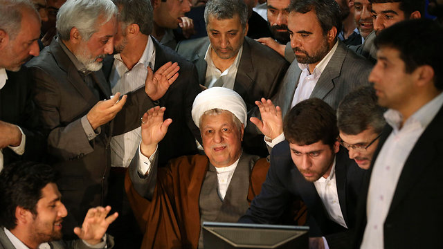 Rafsanjani submits candidacy to president (Photo: AP)