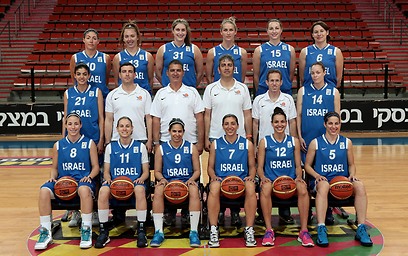 נבחרת הנשים בהרכב מלא (צילום: עודד קרני, איגוד הכדורסל) (צילום: עודד קרני, איגוד הכדורסל)