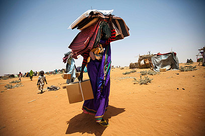 פליטה סודנית במחנה זאם זאם בצפון דרפור (צילום: EPA) (צילום: EPA)