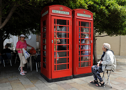 תא טלפון בגיברלטר. מושפעים מהתרבות הבריטית (צילום: Gettyimages) (צילום: Gettyimages)