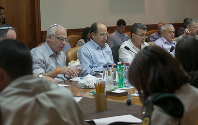 הוועדה במהלך אישור הסעיפים, היום (צילום: אוהד צויגנברג) (צילום: אוהד צויגנברג)