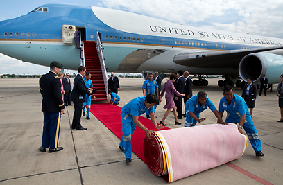 הנשיא אוהב לטוס ב"צעצוע המעופף" שלו. "אייר פורס 1" (צילום: פיט סוזה, הבית הלבן) (צילום: פיט סוזה, הבית הלבן)