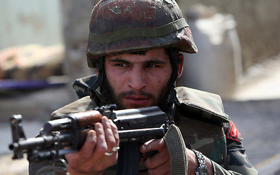 חייל סורי במהלך הלחימה בקוסייר (צילום: AFP) (צילום: AFP)