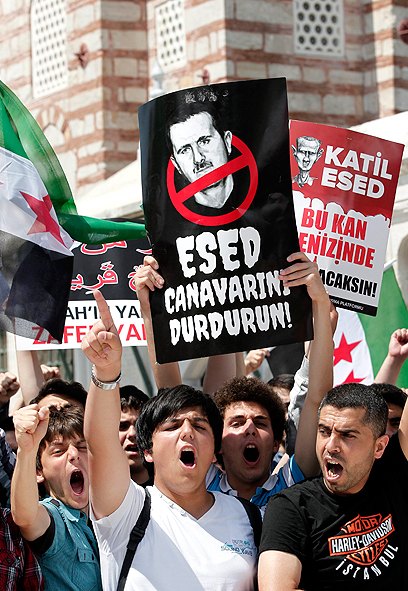 הפגנות נגד אסד בטורקיה. לא מתרגש (צילום: EPA) (צילום: EPA)