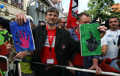 הפגנה נגד הניאו נאצים ב-2007 (צילום: Gettyimages) (צילום: Gettyimages)