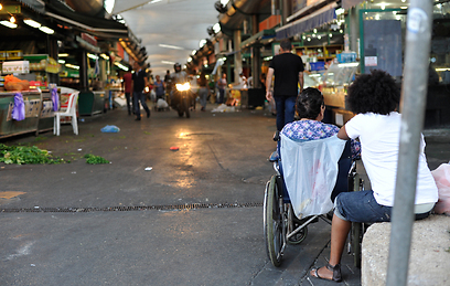 בלי תקווה בסוף היום בשוק התקווה בתל אביב (צילום: בני דויטש) (צילום: בני דויטש)