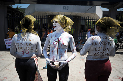 הפגנה למען הזכות להפלה (צילום: AFP) (צילום: AFP)