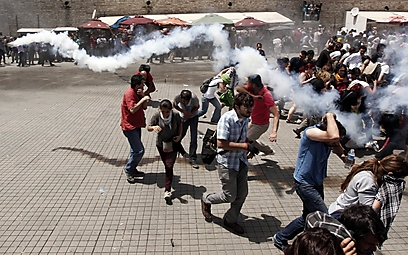 גז מדמיע הבוקר באיסטנבול (צילום: רויטרס) (צילום: רויטרס)