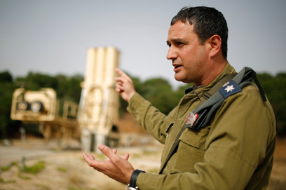 IAF's Colonel Zvika Haimovich with the Arrow 2 system (Photo: Reuters/Archive) (Photo: Reuters)