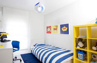צבעים של אוהד מכבי. חדר השינה של הבן הקטן אחרי (צילום: טטיאנה פאוטוב) (צילום: טטיאנה פאוטוב)