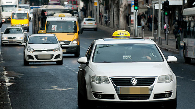Cab drivers opposed the price reduction. (Photo: Yaron Brener)
