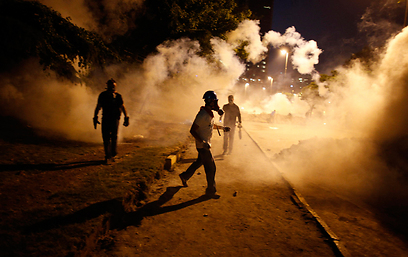 גז מדמיע באיסטנבול (צילום: רויטרס) (צילום: רויטרס)