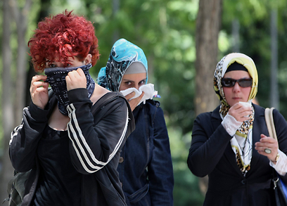 "אני מכבדת נשים שעוטות את כיסוי הראש, זוהי זכותן, אבל אני רוצה שגם זכויותיי יהיו מוגנות" (צילום: AP) (צילום: AP)