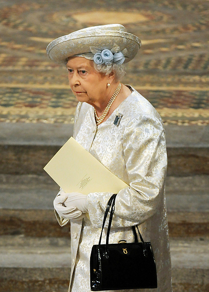 אליזבת בטקס, בתלבושת הדגל (צילום: AFP) (צילום: AFP)