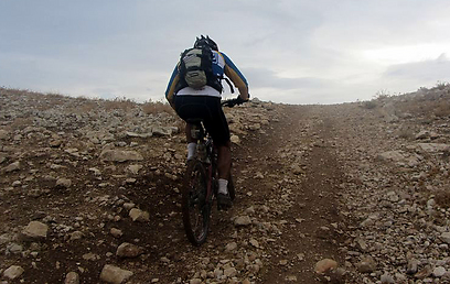 עוד מאמץ אחד גדול - לקראת ההגעה לפסגת העליה הקשה מכולן (צילום: Bikepanel) (צילום: Bikepanel)