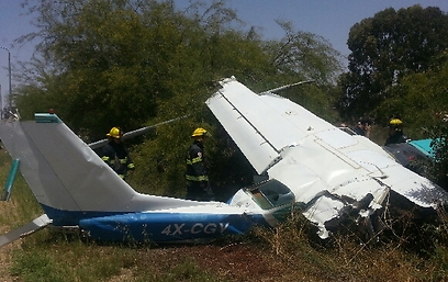 הטייס והנוסע נפצעו קל (דוברות כיבוי והצלה מחוז מרכז) (דוברות כיבוי והצלה מחוז מרכז)