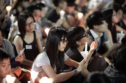 כ-100 אלף בני אדם השתתפו בהונג קונג בעצרת לציון 24 שנה לטבח בכיכר טייננמן בסין (צילום: AFP) (צילום: AFP)