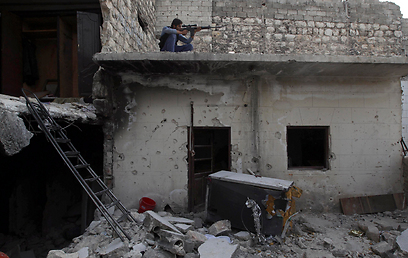 קרבות בסוריה. עשרות פצועים פונו אתמול (צילום: רויטרס) (צילום: רויטרס)