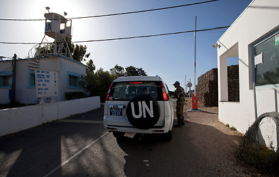 כוח האו"ם במעבר הגבול בין ישראל לסוריה (צילום: AP) (צילום: AP)