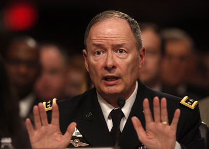 ראש ה-NSA מתייצב מאחורי תוכניות הריגול הסודיות (צילום: AP) (צילום: AP)