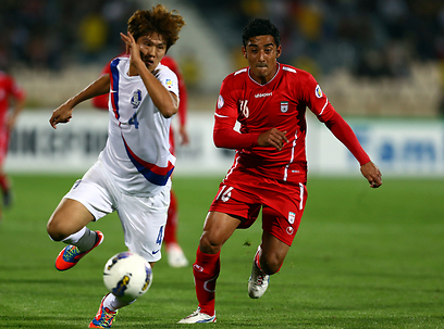 גונצ'האד (ימין) במשחק מוקדמות המונדיאל מול קוריאה  (צילום: gettyimages) (צילום: gettyimages)
