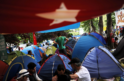 אוהלים בפארק גזיף לפני הפינוי (צילום: AFP) (צילום: AFP)