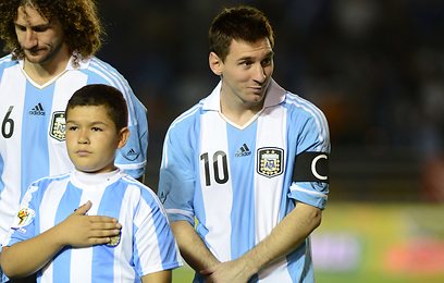 ליונל מסי במדי נבחרת ארגנטינה (צילום: AFP) (צילום: AFP)