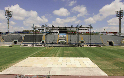 כר הדשא יכוסה והאיצטדיון יחולק לגושי מושבים (צילום: עידו ארז) (צילום: עידו ארז)