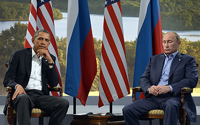 אובמה יציע לצמצם בשליש את מאגרי הגרעין. עם פוטין ב-G8 (צילום: AFP) (צילום: AFP)