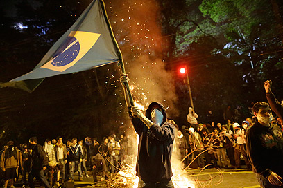 "לממשלה לא אכפת מאיתנו". סאו פאולו (צילום: AP) (צילום: AP)