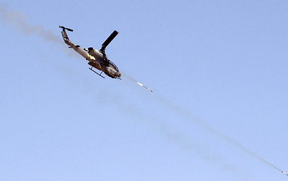 מסוק יורה טיל (צילום: AFP) (צילום: AFP)